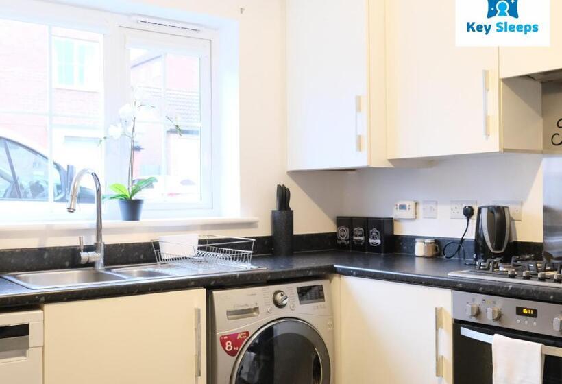 Large House By Keysleeps Short Lets Northampton M1 With Free Parking Contractors Leisure