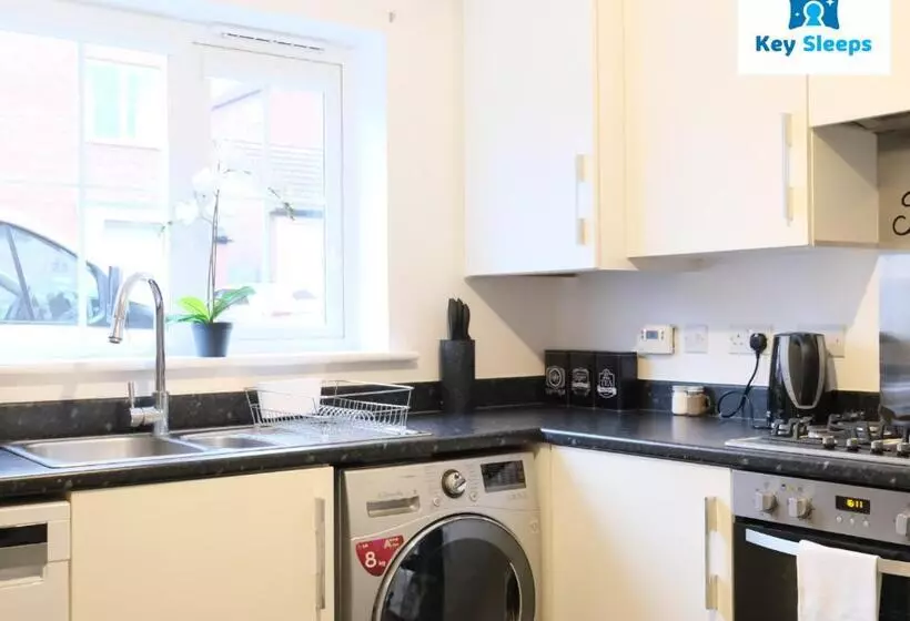 Large House By Keysleeps Short Lets Northampton M1 With Free Parking Contractors Leisure
