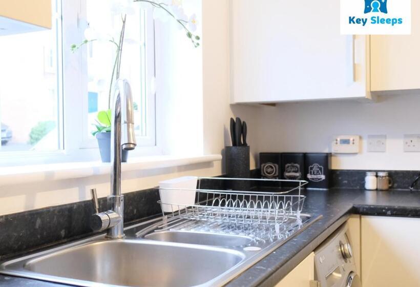 Large House By Keysleeps Short Lets Northampton M1 With Free Parking Contractors Leisure