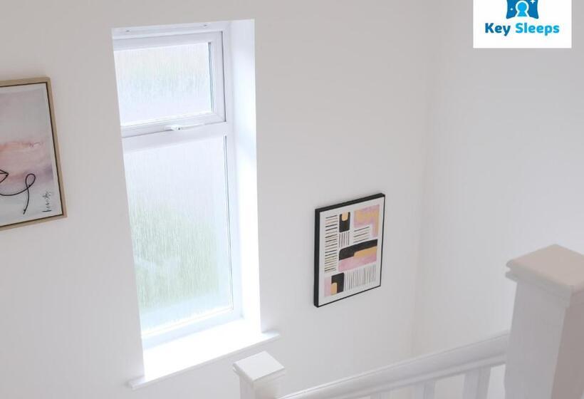 Large House By Keysleeps Short Lets Northampton M1 With Free Parking Contractors Leisure