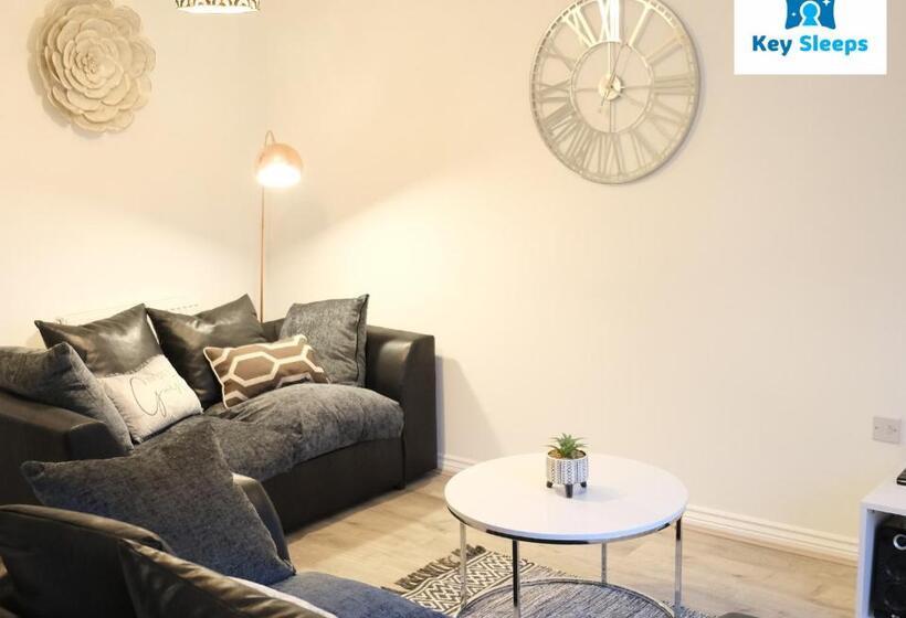 Large House By Keysleeps Short Lets Northampton M1 With Free Parking Contractors Leisure