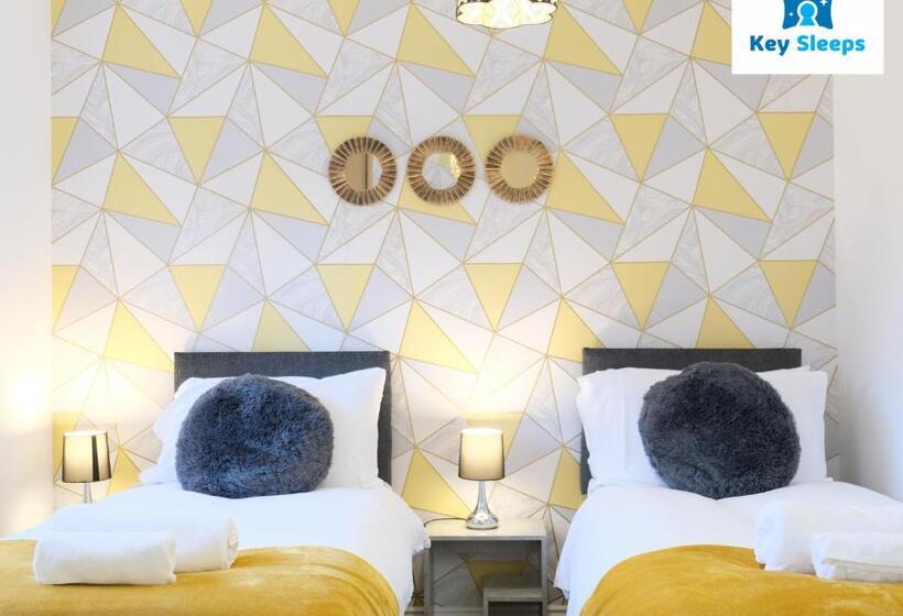 Large House By Keysleeps Short Lets Northampton M1 With Free Parking Contractors Leisure