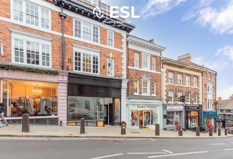 Studio 1, First Floor Town Centre Apartment