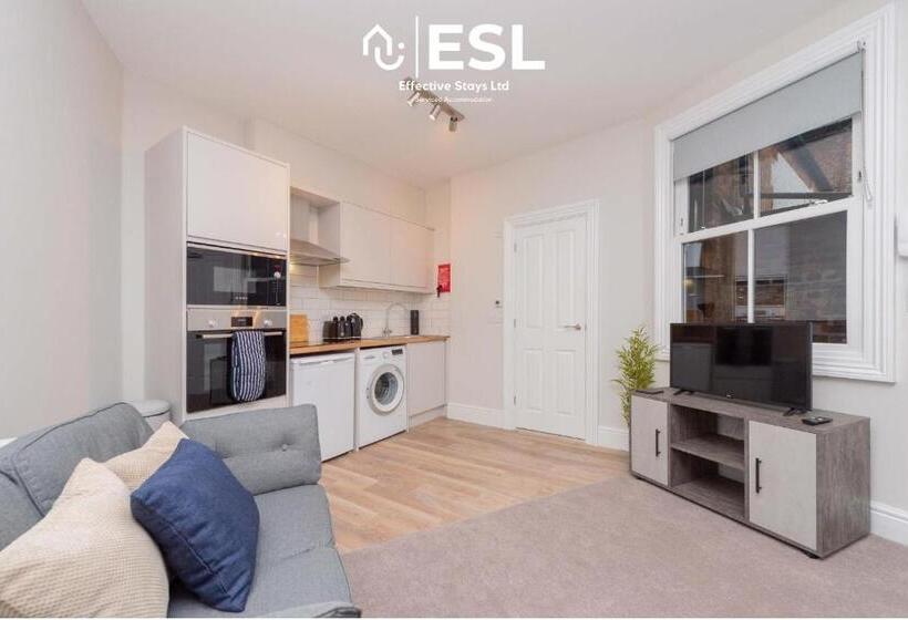 Studio 1, First Floor Town Centre Apartment