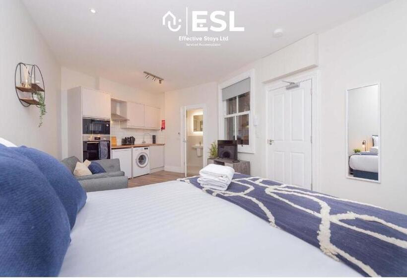 Studio 1, First Floor Town Centre Apartment