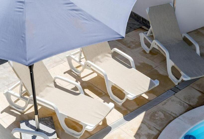 Villa Harpista In Guia By Ideal Homes