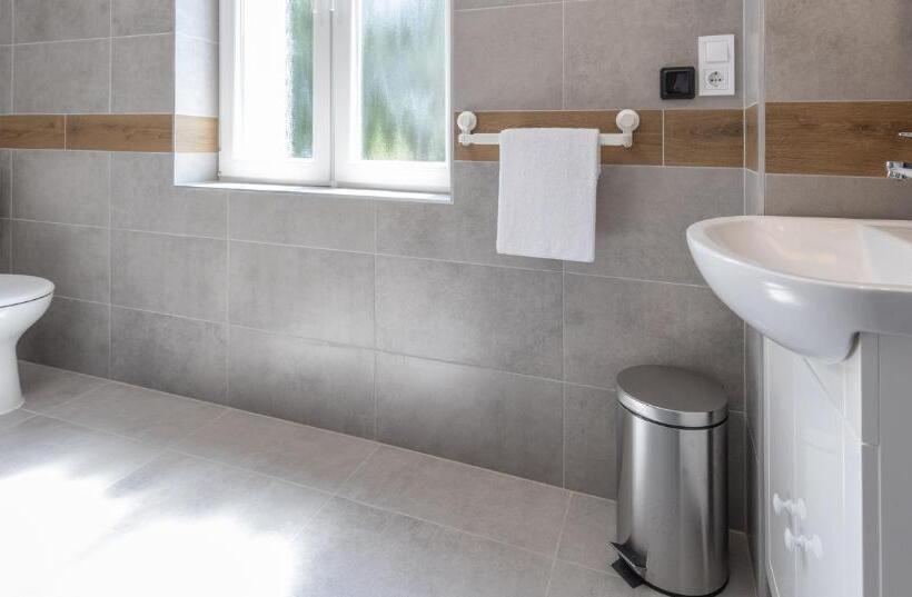 ベッドアンドブレックファースト Panzió 81