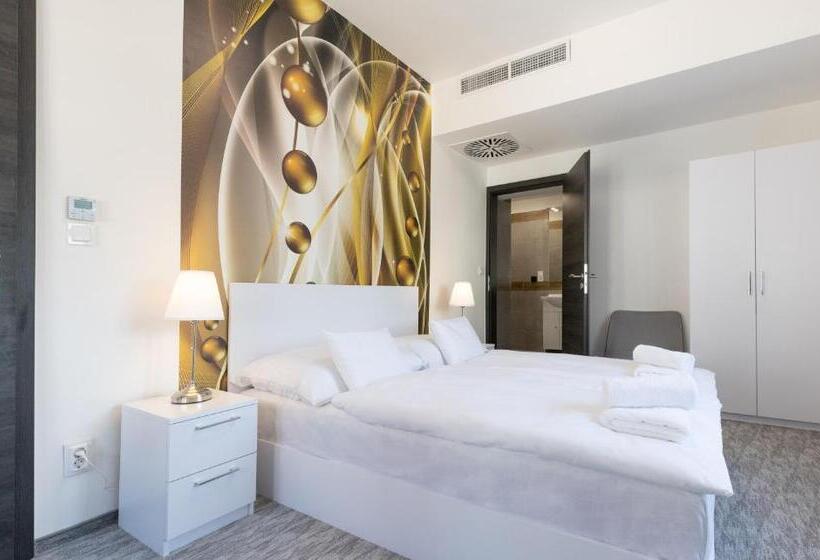 ベッドアンドブレックファースト Panzió 81