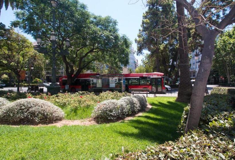 بنسيون Bet Apartments Canovas Rooms