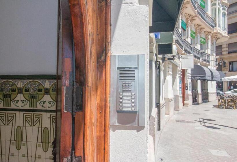 بنسيون Bet Apartments Canovas Rooms