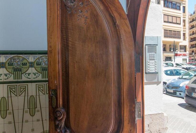 بنسيون Bet Apartments Canovas Rooms