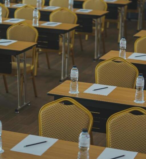 هتل The Cotton Tree Hometel