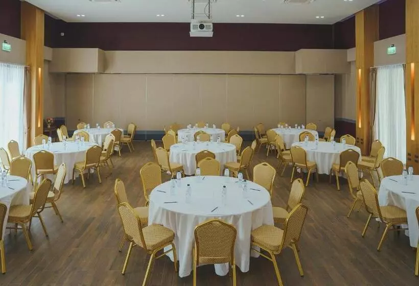 هتل The Cotton Tree Hometel