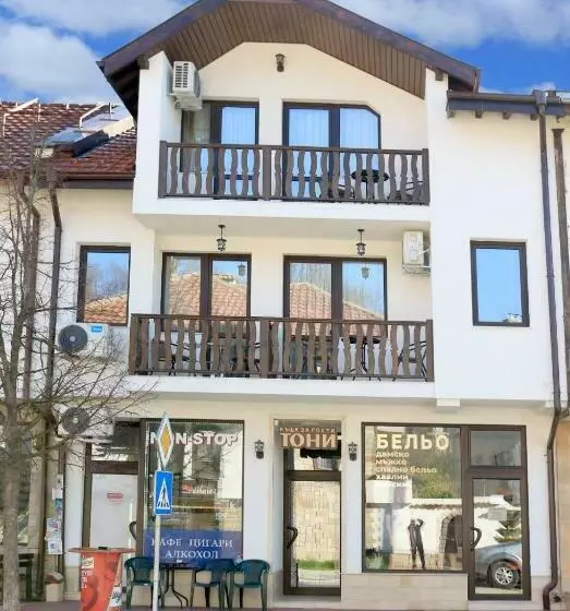 Majatalo къща за гости тони