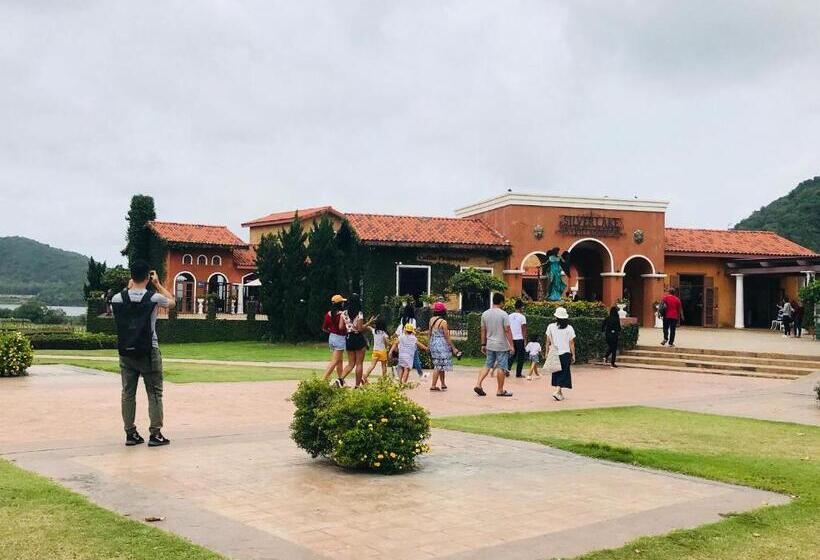 Lomakeskus Baan Chang Residence