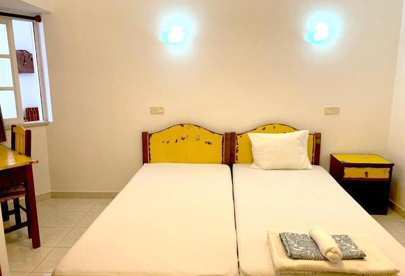 پانسیون The Central Guesthouse