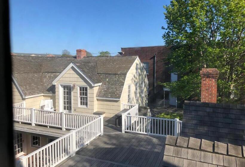 Bed and Breakfast The 1708 House