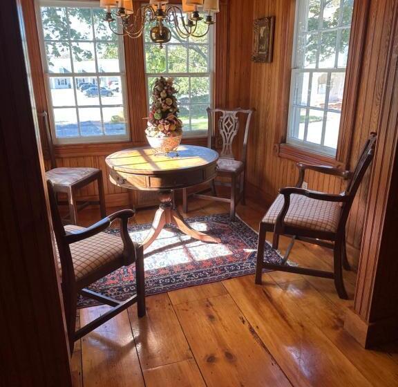 Bed and Breakfast The 1708 House