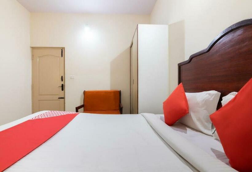 Отель O Rajmahal Boarding & Lodging