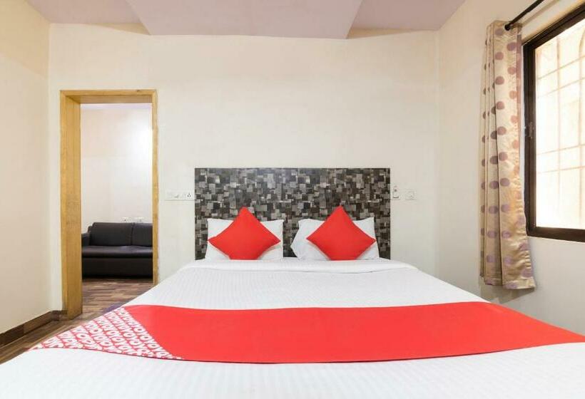 Отель O Rajmahal Boarding & Lodging