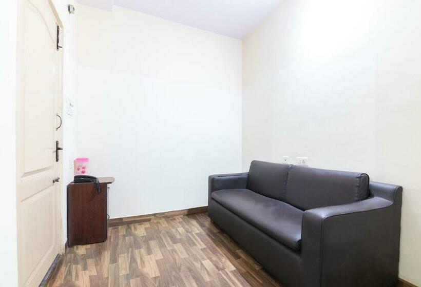 Отель O Rajmahal Boarding & Lodging