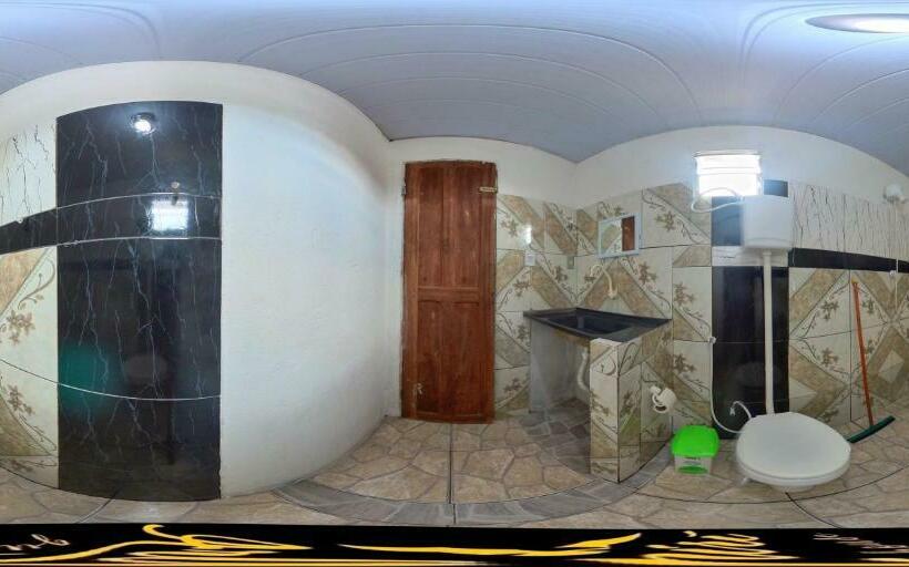 פנסיון Arapiri Guest House