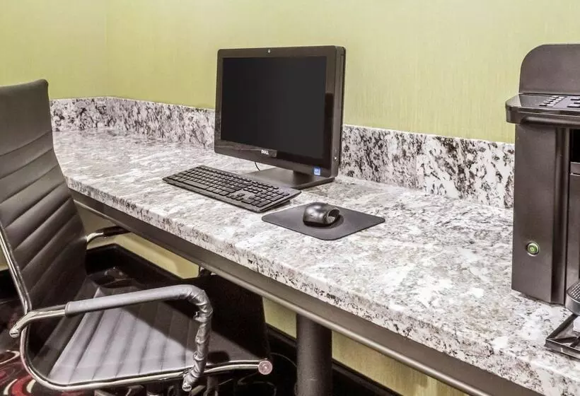 Отель Comfort Inn & Suites Artesia