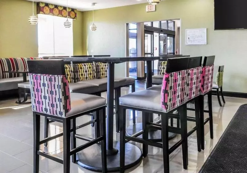 Отель Comfort Inn & Suites Artesia