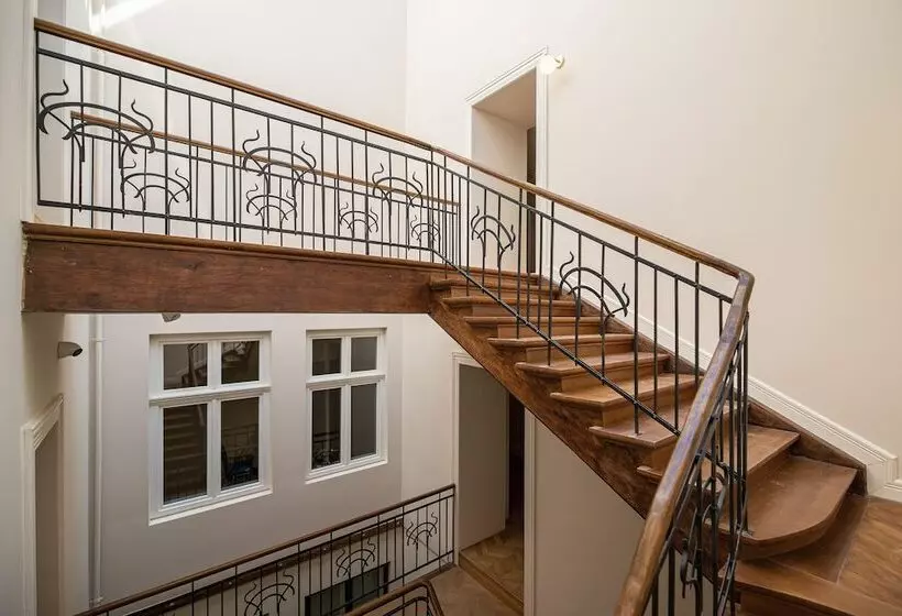 فندق On The Square