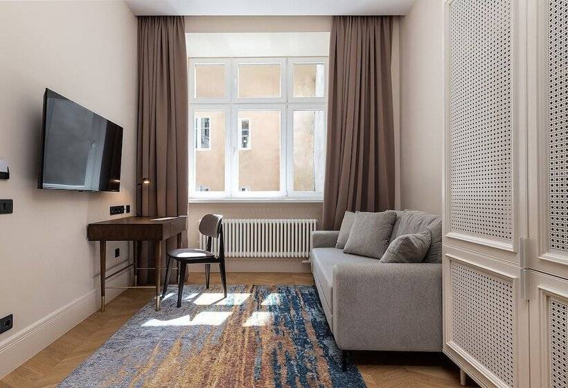 فندق On The Square