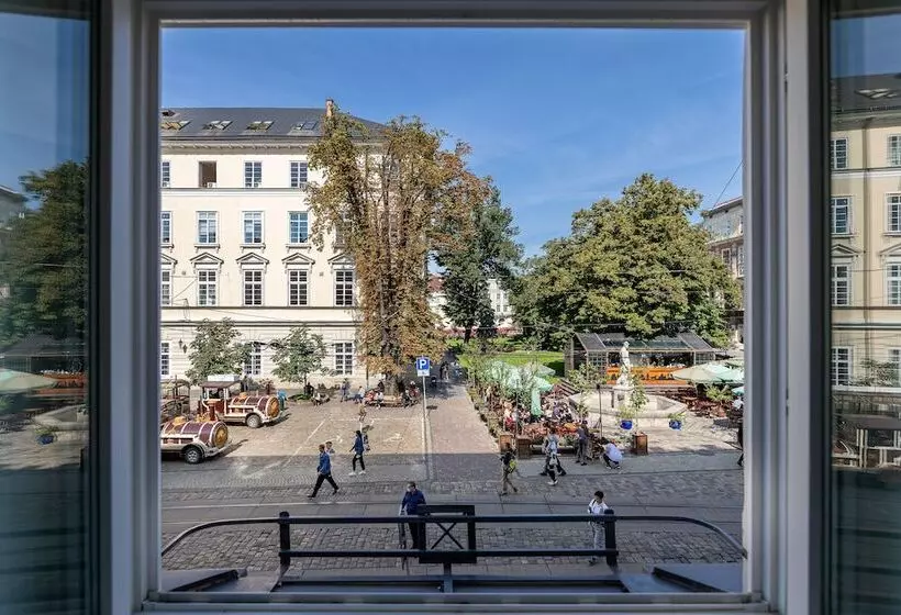 فندق On The Square