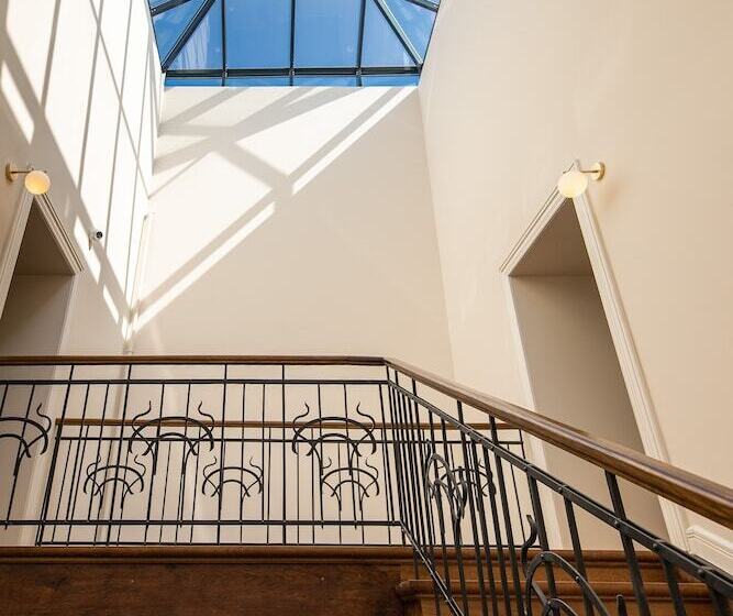 فندق On The Square