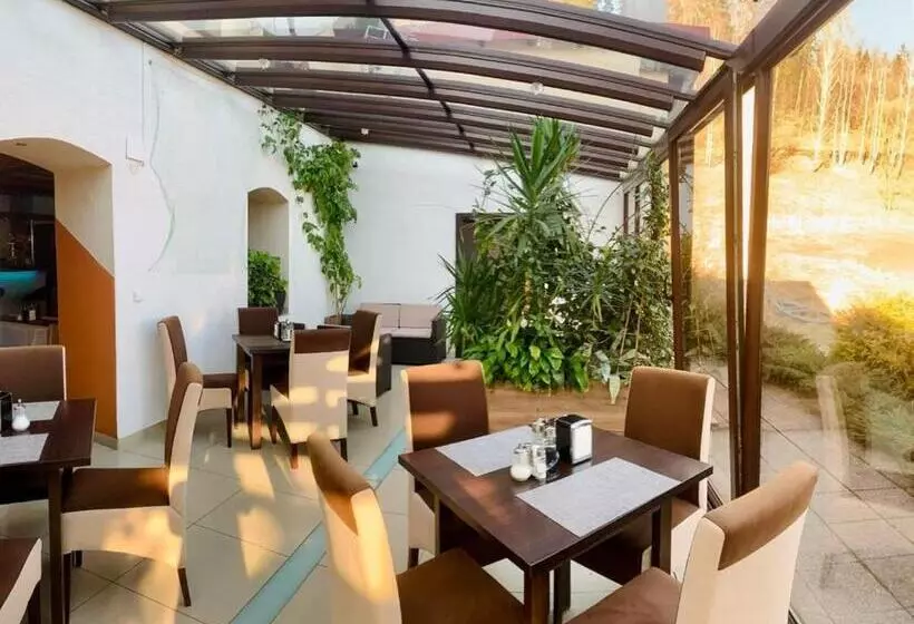 酒店 Restauracja Ibiza