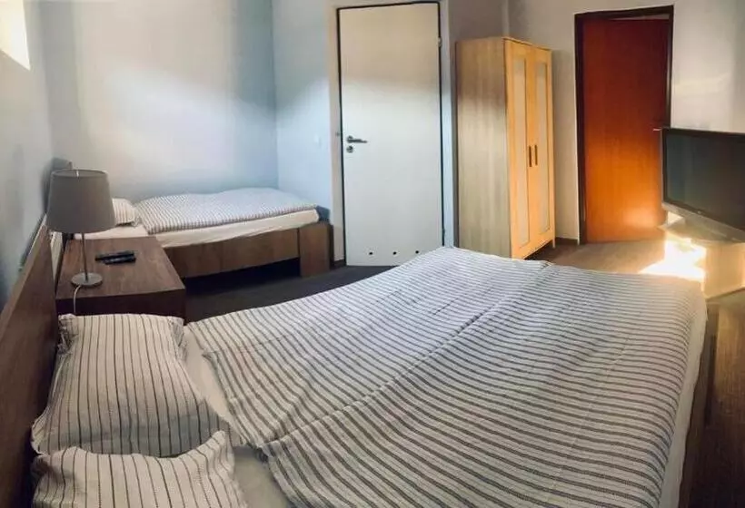 酒店 Restauracja Ibiza