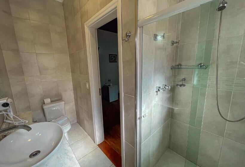 ユースホステル Pousada Victoria Villa By Nacional Inn   A 800 Metros Da Vila Capivari