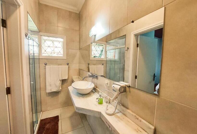 ユースホステル Pousada Victoria Villa By Nacional Inn   A 800 Metros Da Vila Capivari