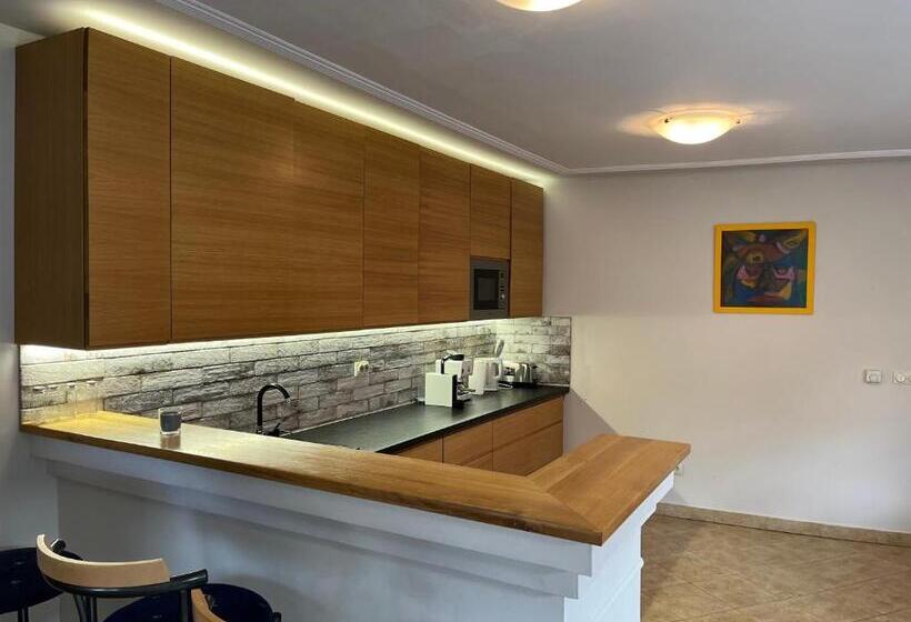 بنسيون Aranykert Vendégház