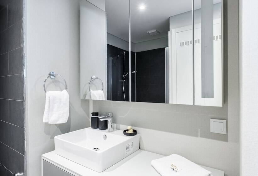 Roya Nova Residence By Newinn