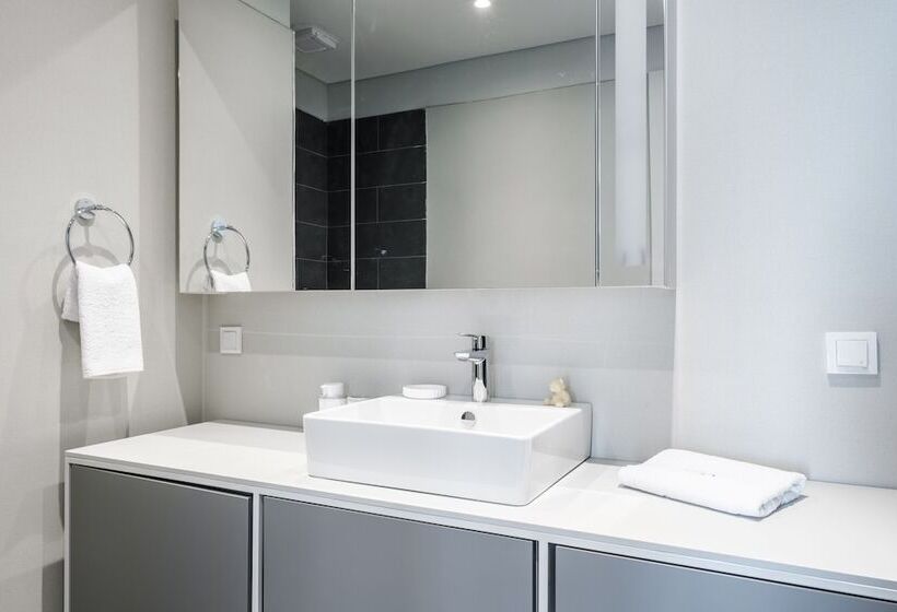 Roya Nova Residence By Newinn