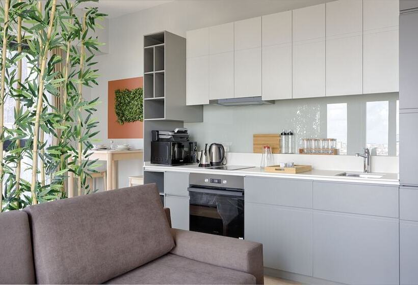 Roya Nova Residence By Newinn