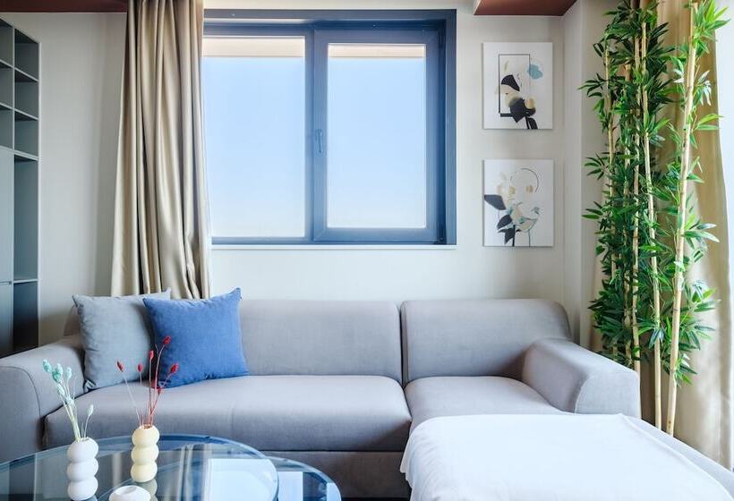 Roya Nova Residence By Newinn