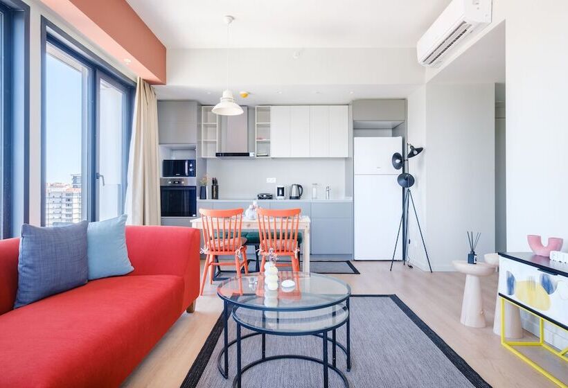 Roya Nova Residence By Newinn