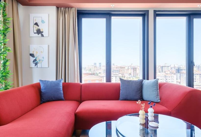 Roya Nova Residence By Newinn