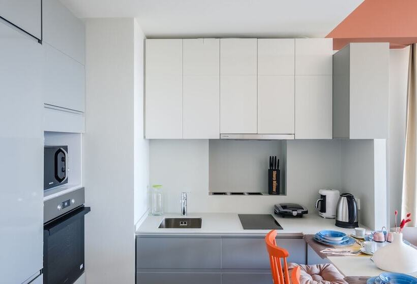 Roya Nova Residence By Newinn