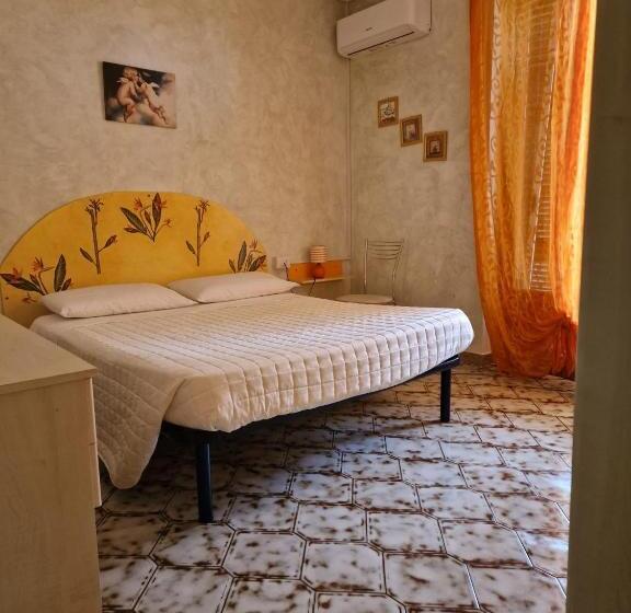 تختخواب و صبحانه Guest House Tra Rocce E Mare