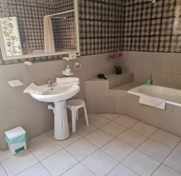 تختخواب و صبحانه Guest House Tra Rocce E Mare