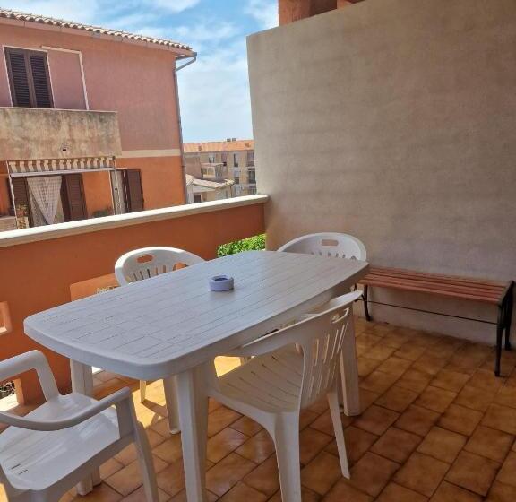 تختخواب و صبحانه Guest House Tra Rocce E Mare