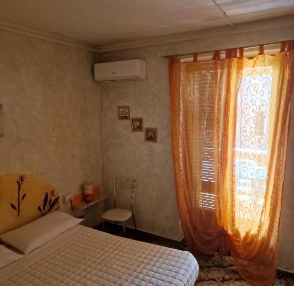 تختخواب و صبحانه Guest House Tra Rocce E Mare