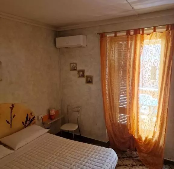 تختخواب و صبحانه Guest House Tra Rocce E Mare