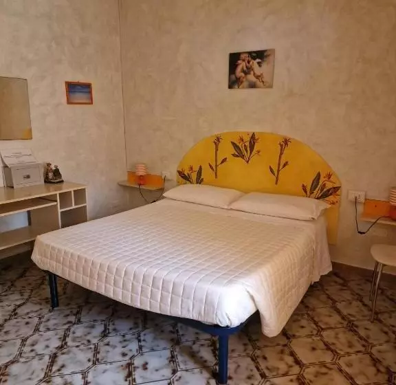 تختخواب و صبحانه Guest House Tra Rocce E Mare
